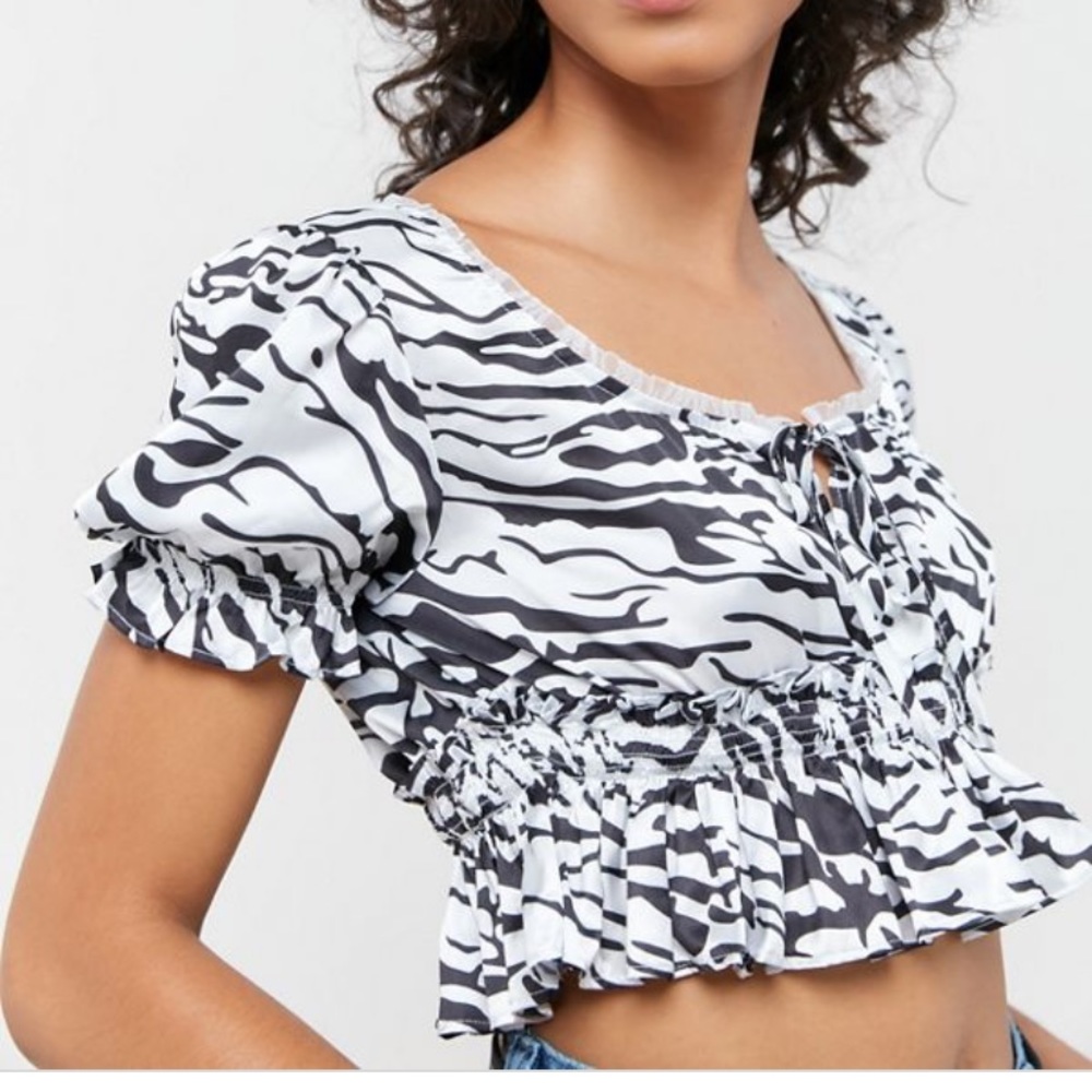 URBAN OUTFITTERS LIONESS Zebra Crop Top - Zebra Animal Print with Puff Sleeves
